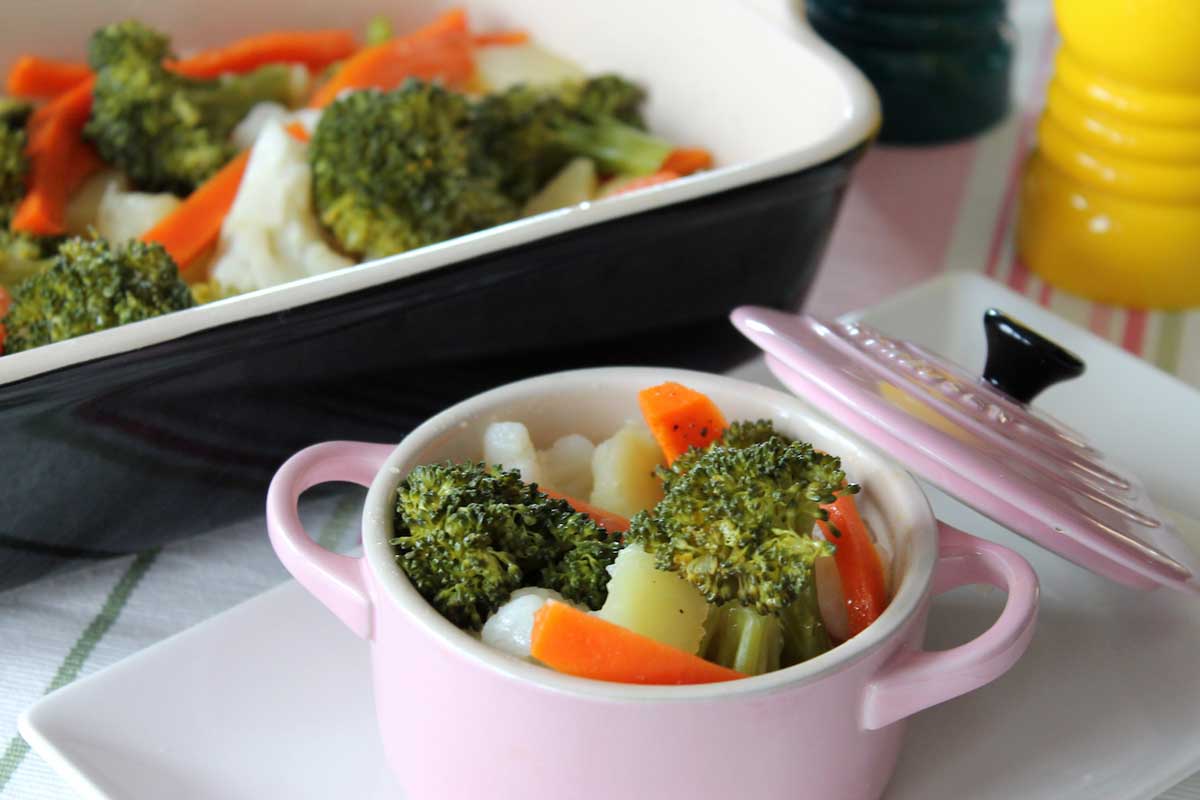 Verduras al vapor. Brócoli, coliflor y zanahoria al vapor