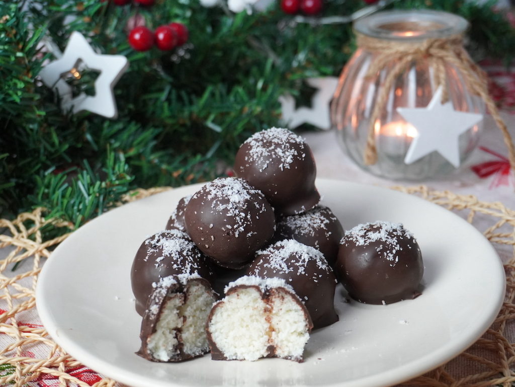 Bolitas de coco y chocolate sin lactosa para Navidad