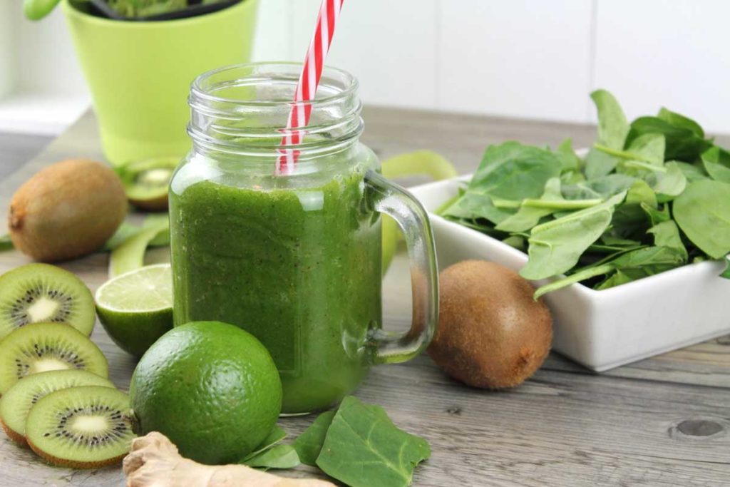 Batido detox de espinacas, kiwi, manzana y jengibre Smoothie depurativo y antioxidante Orielo Batido detox de espinacas, kiwi, manzana y jengibre Smoothie depurativo y antioxidante Orielo