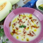 Sopa de melón con crujiente de jamón