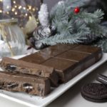 Turrón de chocolate y praliné de avellanas con oreos