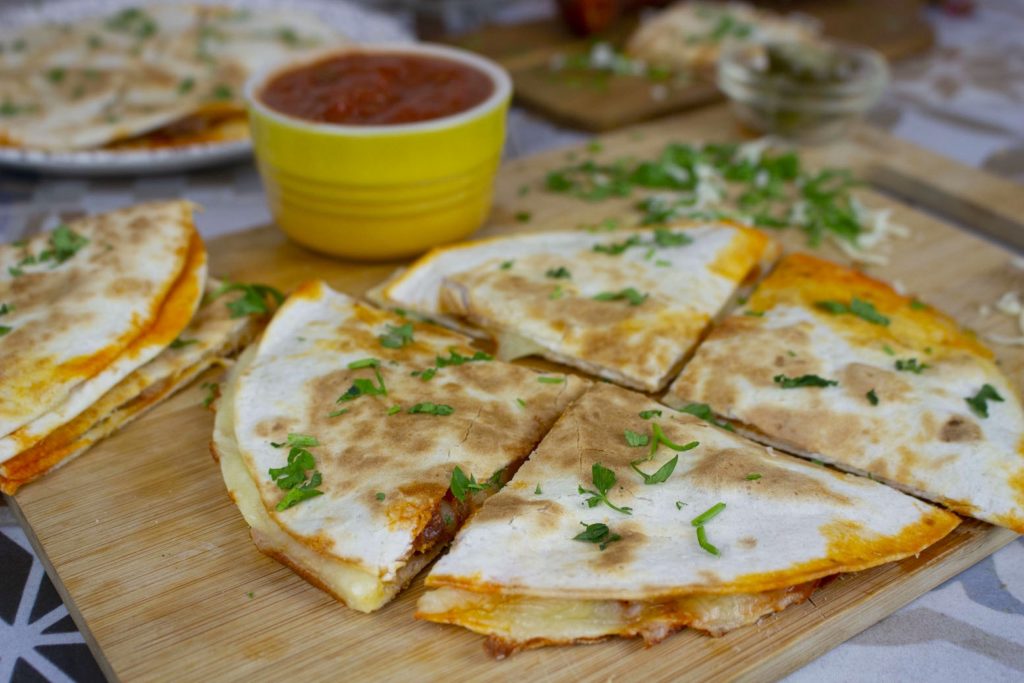 Quesadillas de queso, chorizo y jalapeños sin lactosa