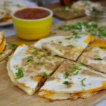 Quesadillas de queso, chorizo y jalapeños sin lactosa