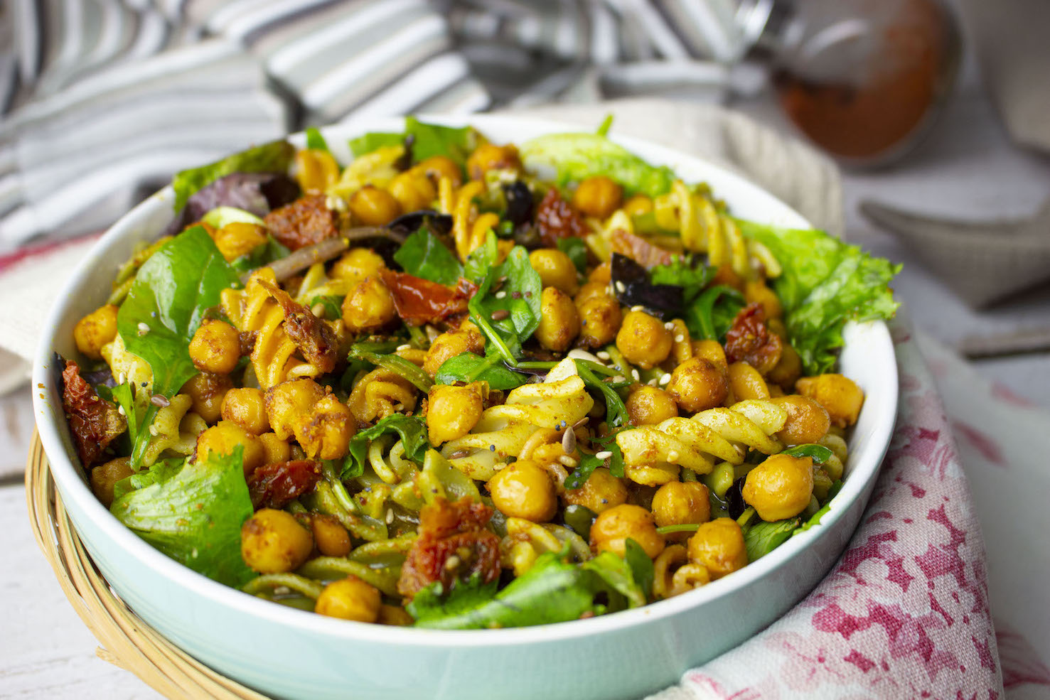 Ensalada De Garbanzos Especiados Al Horno Pasta Y Tomates Secos 