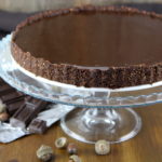 Tarta au chocolat francesa con base de avellanas y glaseado espejo