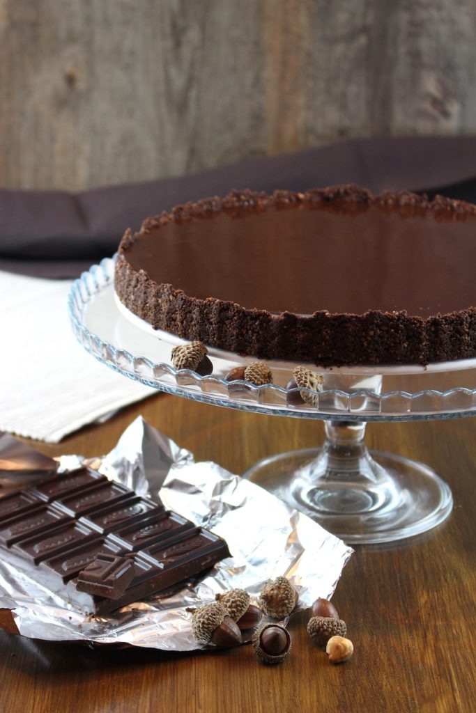 Tarta au chocolat con base de avellanas y glaseado espejo